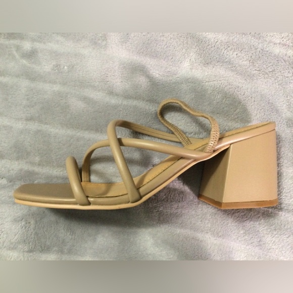 Lisa Vicky Illume Tan Strappy Block Heeled Sandals Size 8.5 - Picture 11 of 12